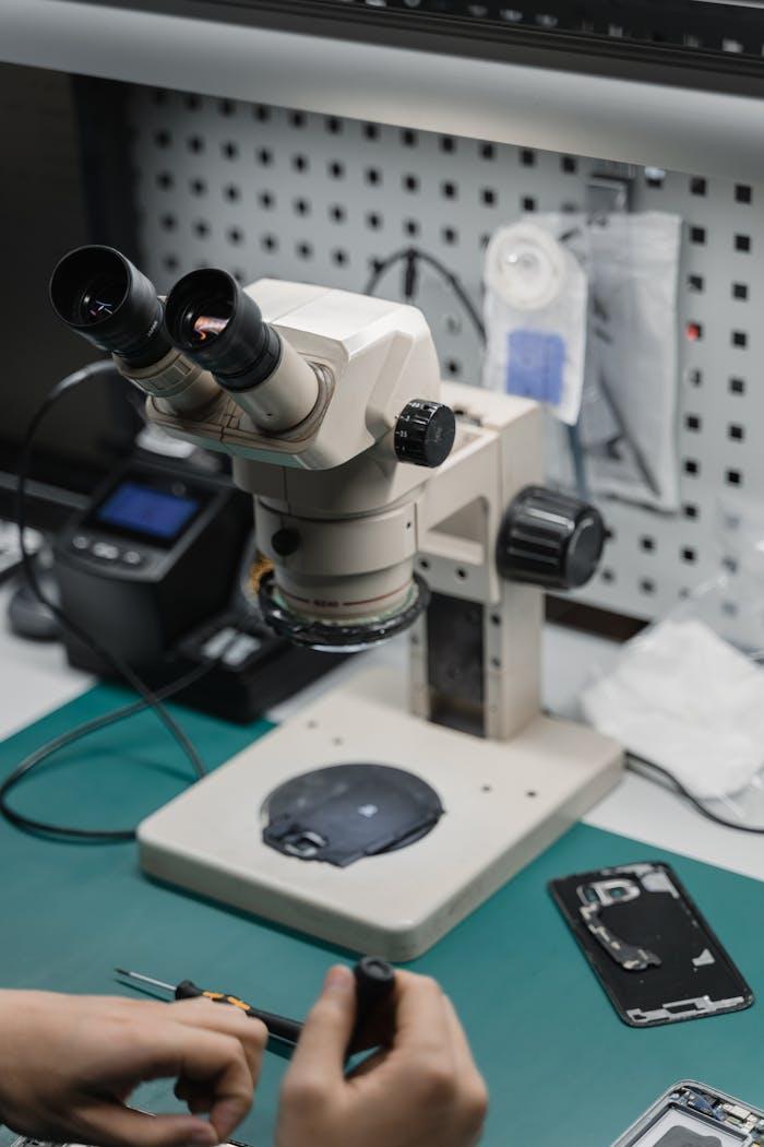 Microscope used for detailed electronics repair
